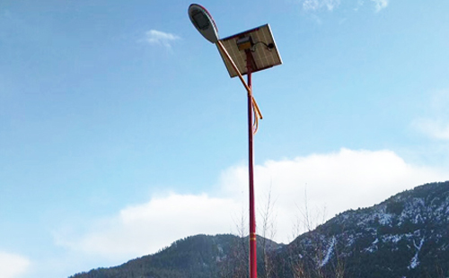 如何选择高质量的乌恰太阳能路灯材料：全方位指南