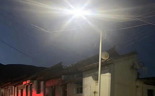 农村院子里最适合的乌恰太阳能路灯亮度与安装要点